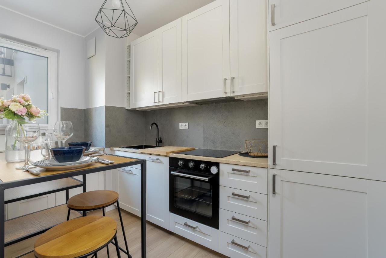 Stylish & Comfy Garbary Apartments With Parking By Noclegi Renters Познань Экстерьер фото